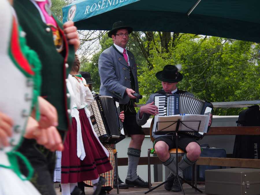 maibaum_aufstellen_rosenheim_098