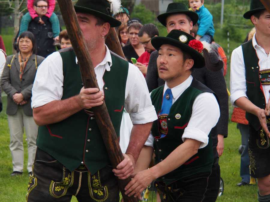 maibaum_aufstellen_rosenheim_039