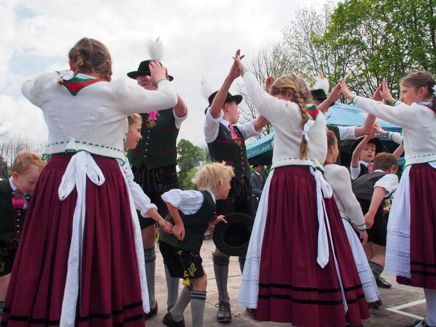 maibaum_aufstellen_rosenheim_099