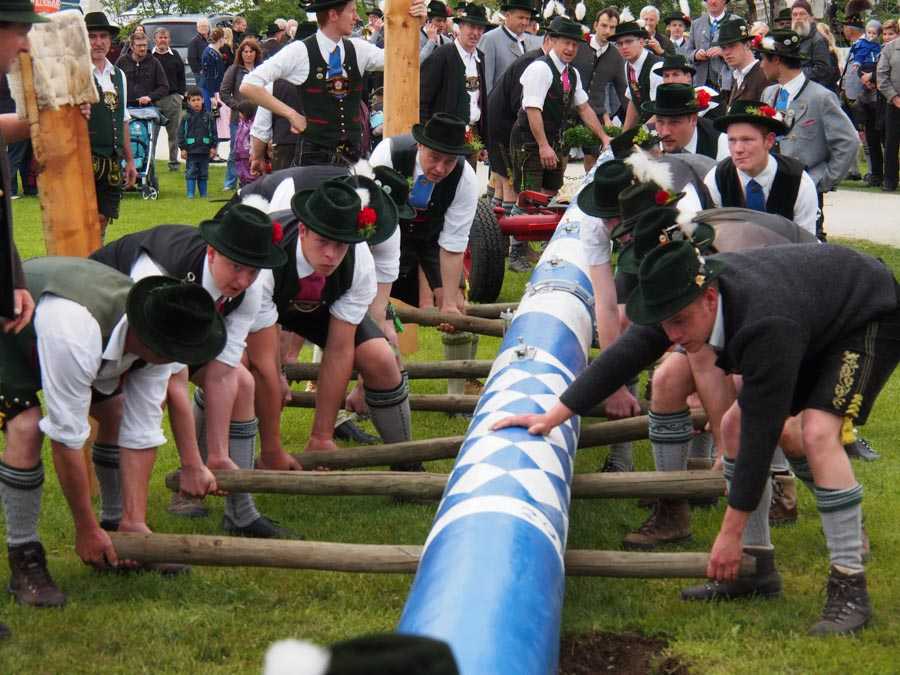 maibaum_aufstellen_rosenheim_030