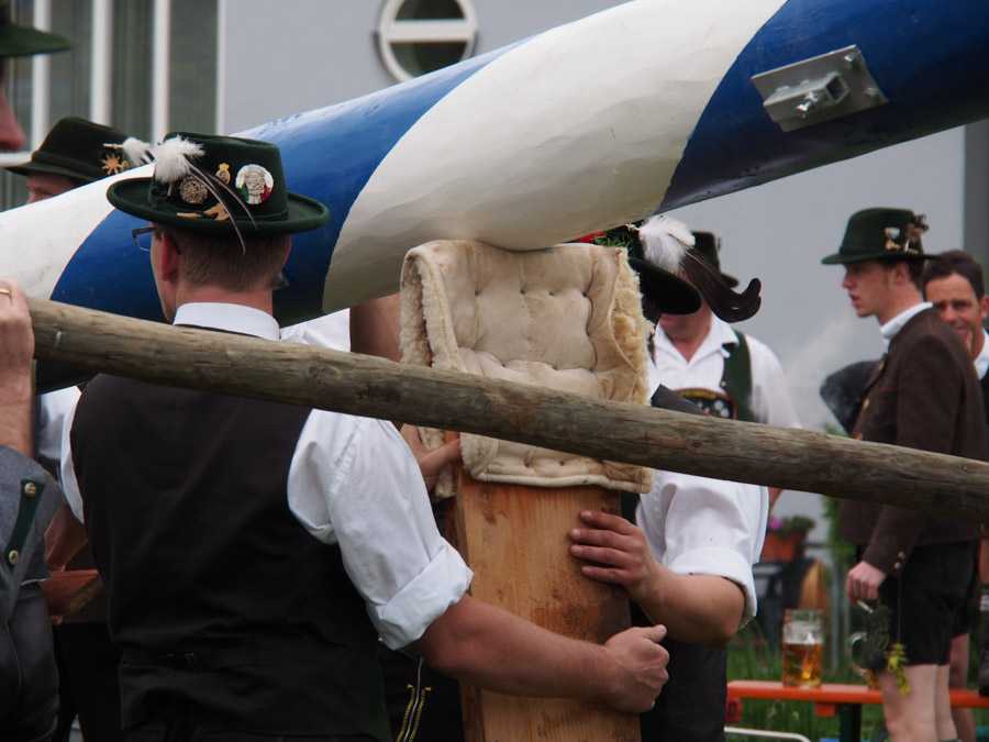 maibaum_aufstellen_rosenheim_037
