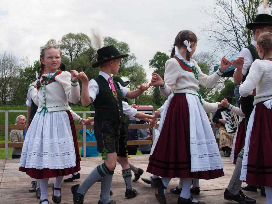 maibaum_aufstellen_rosenheim_096