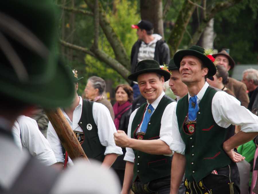 maibaum_aufstellen_rosenheim_076