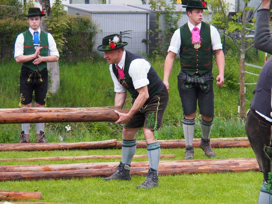 maibaum_aufstellen_rosenheim_008