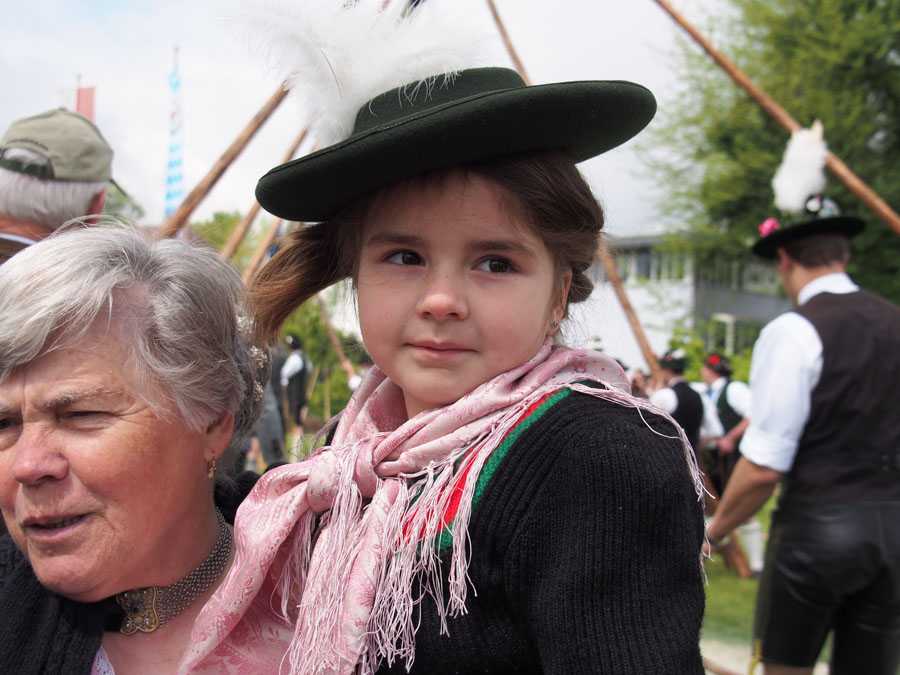 maibaum_aufstellen_rosenheim_054