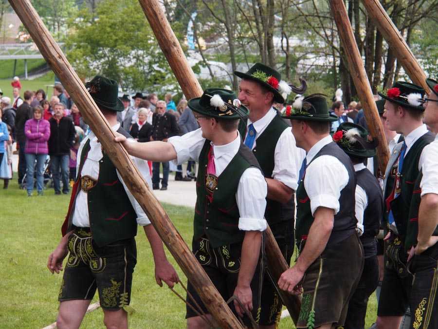 maibaum_aufstellen_rosenheim_073