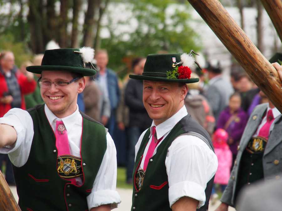 maibaum_aufstellen_rosenheim_077
