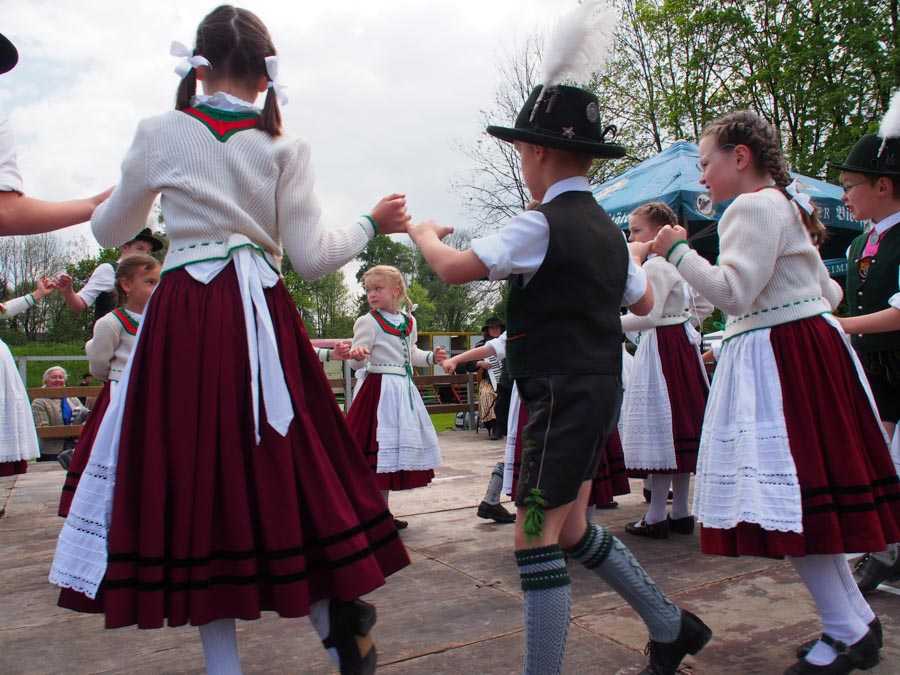 maibaum_aufstellen_rosenheim_097