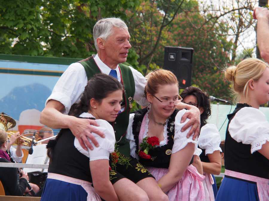 maibaum_aufstellen_rosenheim_111