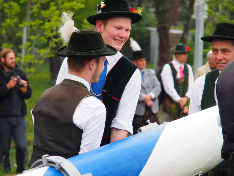 maibaum_aufstellen_rosenheim_042