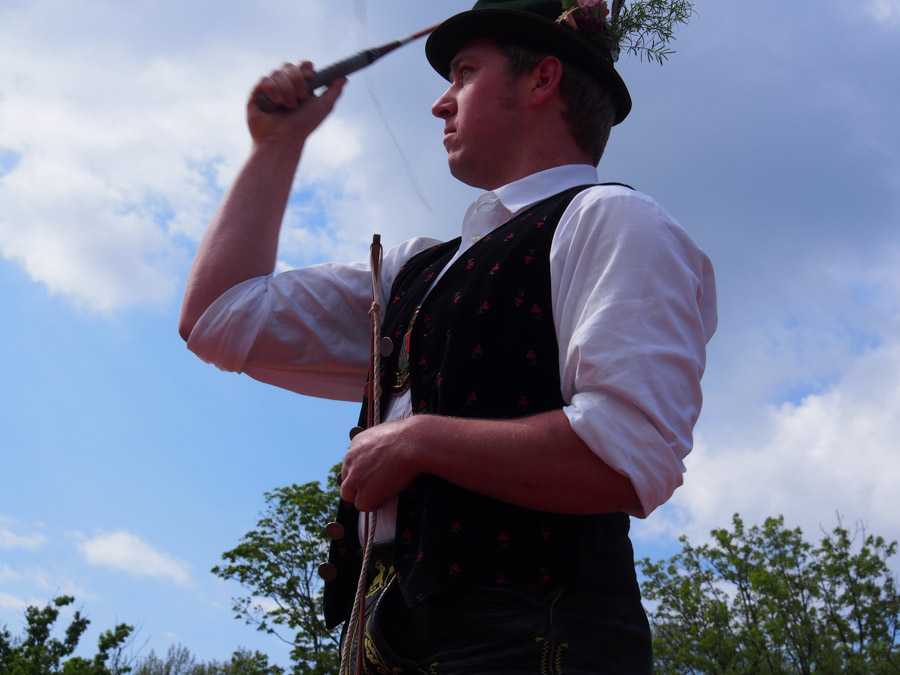 maibaum_aufstellen_rosenheim_113