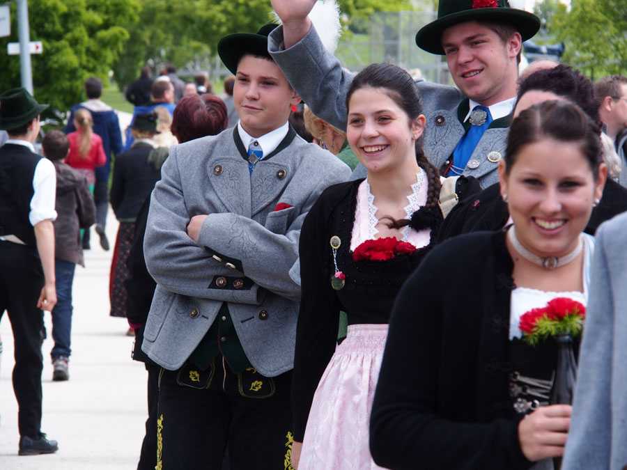 maibaum_aufstellen_rosenheim_067