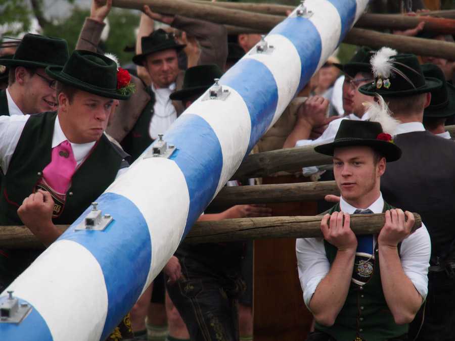 maibaum_aufstellen_rosenheim_031