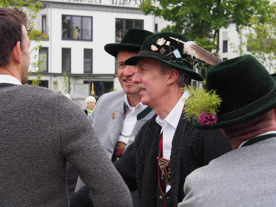maibaum_aufstellen_rosenheim_038