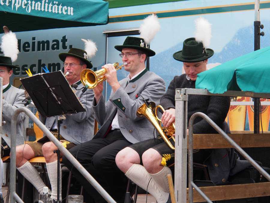 maibaum_aufstellen_rosenheim_091