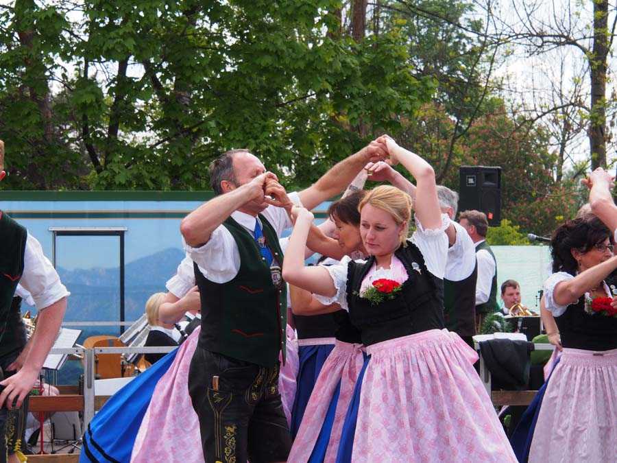 maibaum_aufstellen_rosenheim_110