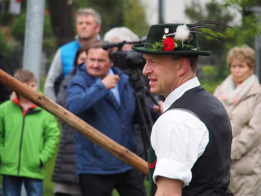 maibaum_aufstellen_rosenheim_011