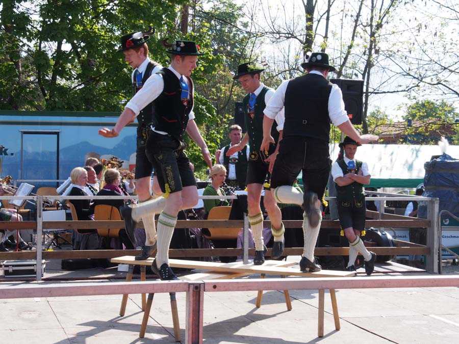 maibaum_aufstellen_rosenheim_120