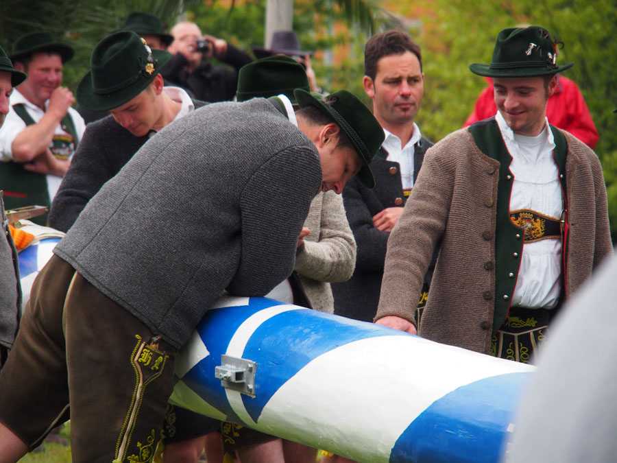 maibaum_aufstellen_rosenheim_014