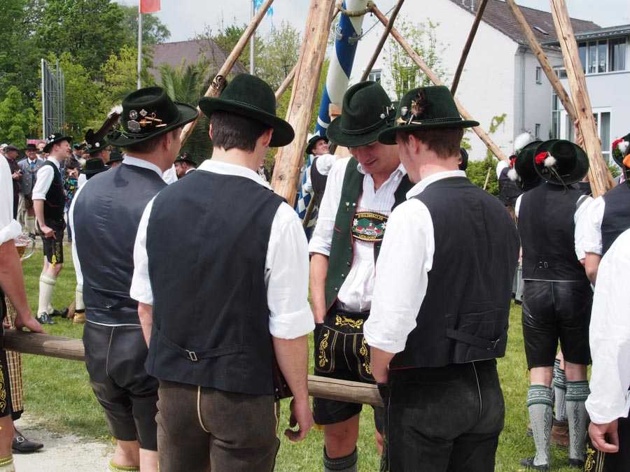 maibaum_aufstellen_rosenheim_064