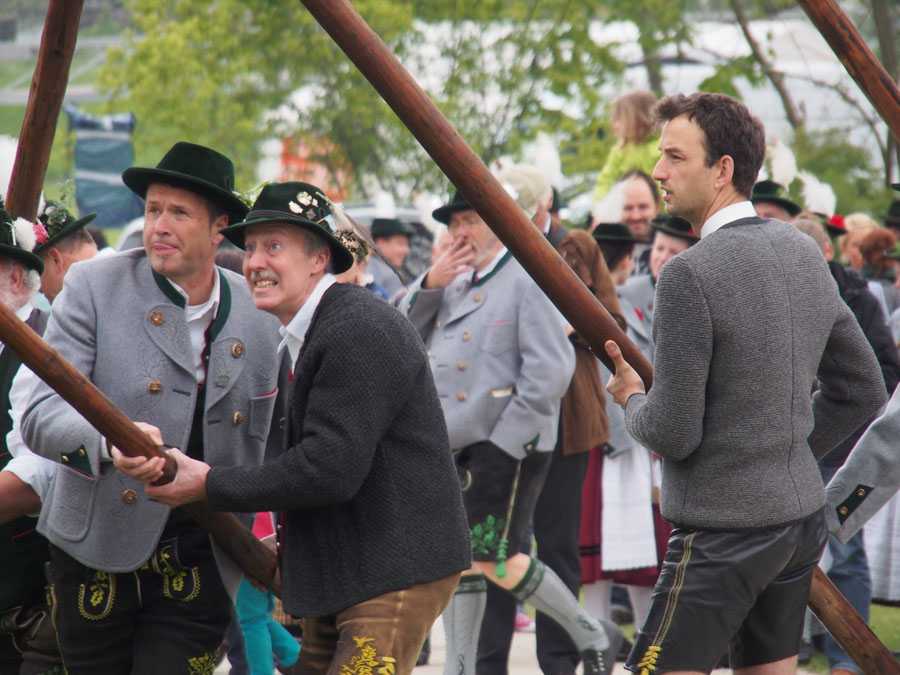 maibaum_aufstellen_rosenheim_041