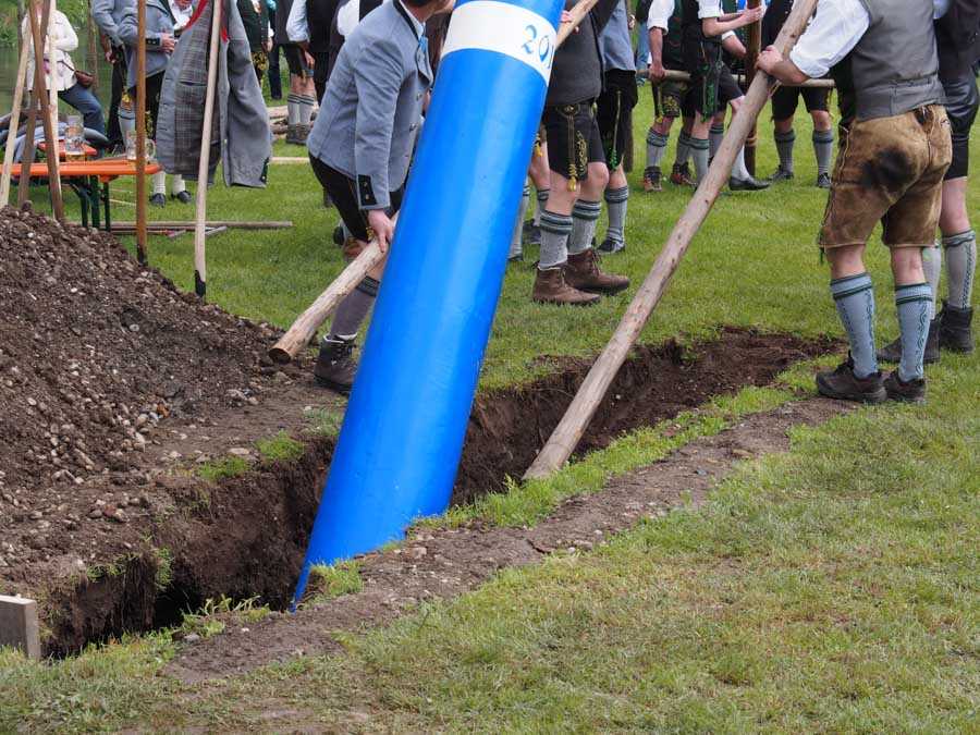 maibaum_aufstellen_rosenheim_074