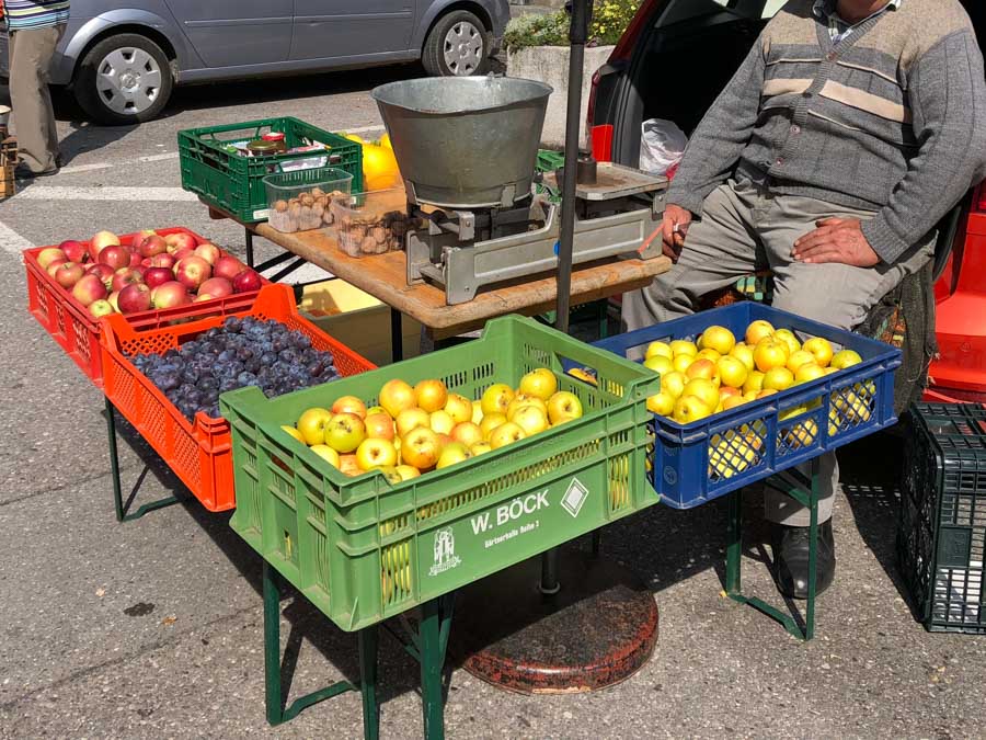 Obst von Bauern - Straßenverkauf Ruerdorffer Passage Rosenheim