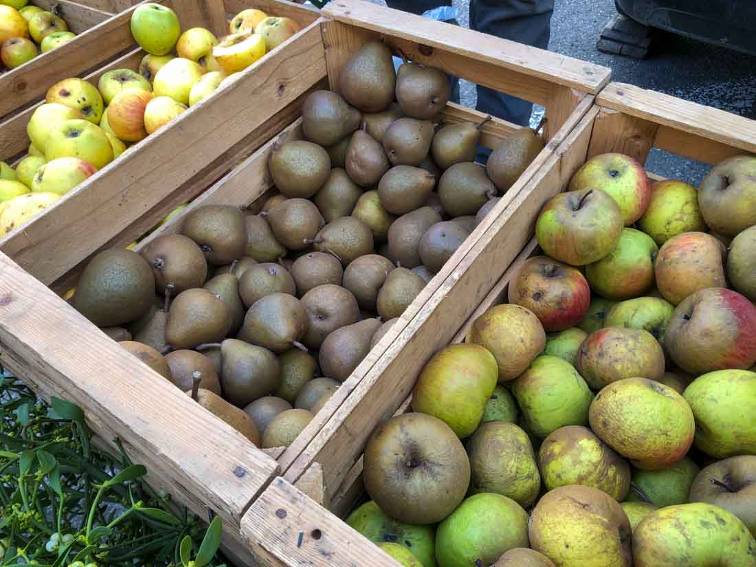 Äpfel und Birnen vom Bauernhof in der Ruedorffer Passage in Rosenheim 11