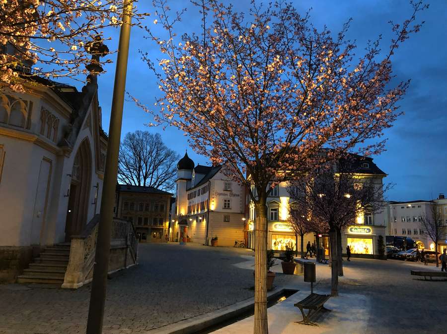 Ludwigsplatz Rosenheim am Abend Cityguide Rosenheim