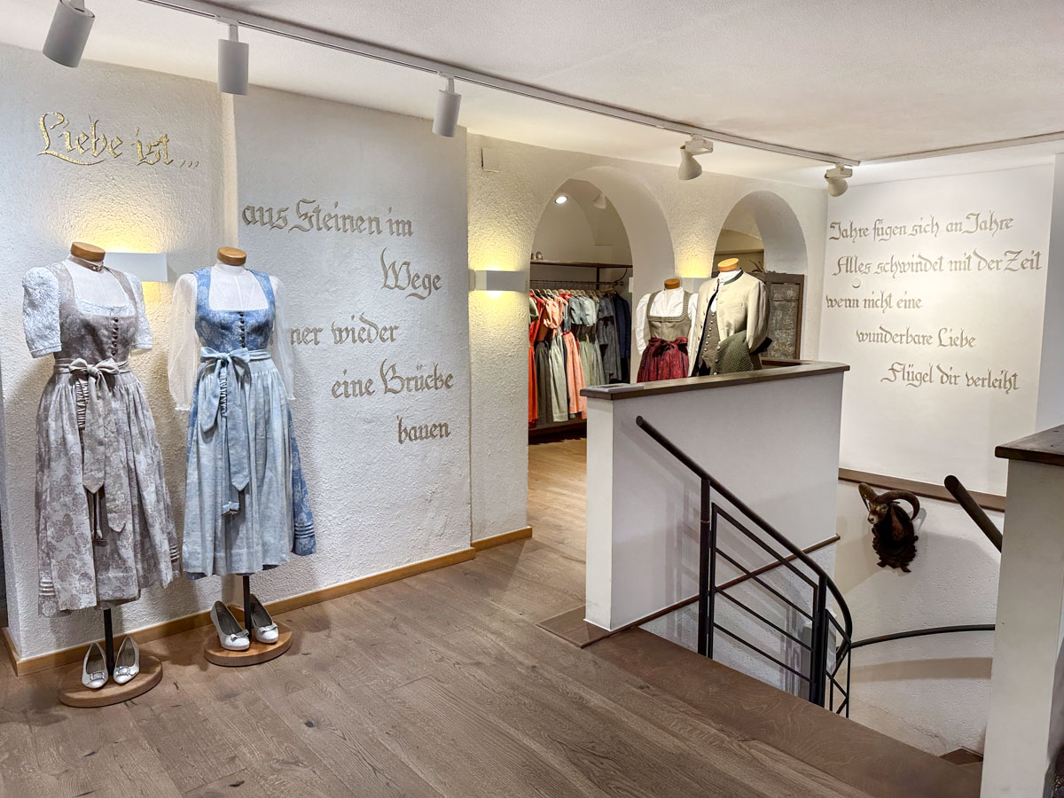 Bei Beo in Rosenheim Dirndl und Trachten kaufen