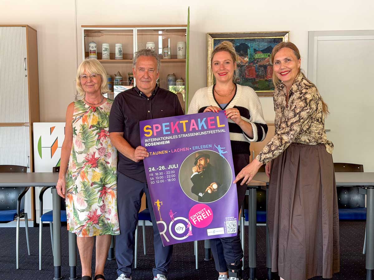 Inge und Martin Hilz (Spektakel) mit Kathrin Schrubar und Beatrix Grösgen (City-Management Rosenheim)
