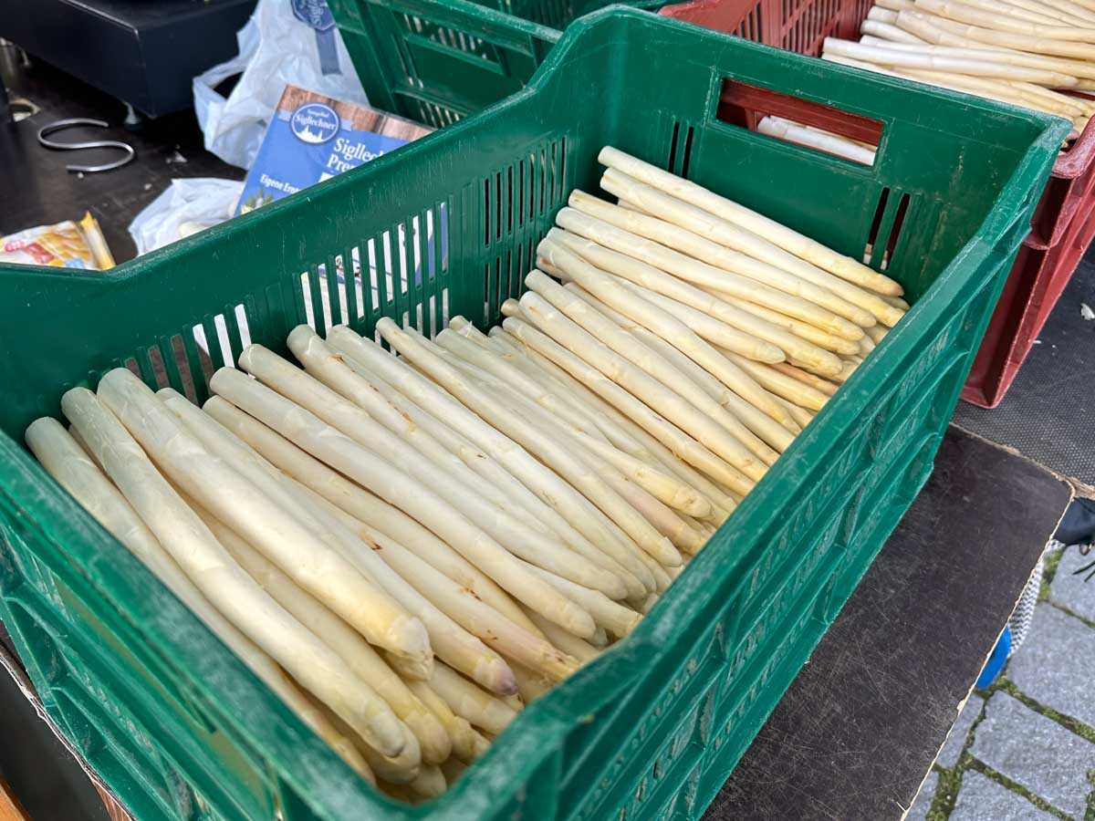 Grüner Markt Spargelzeit ©Stadttipps Rosenheim