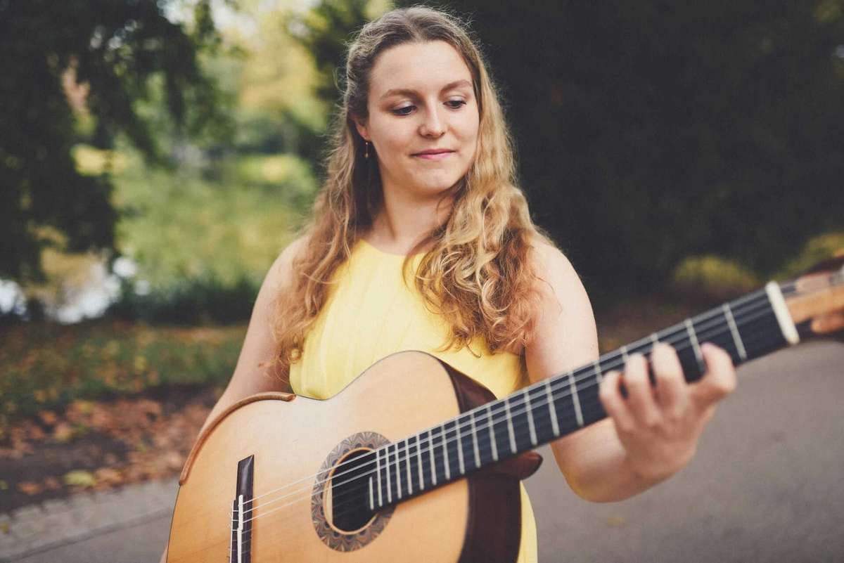 Musik & Lyrik »Memento Mori - Saitengeflüster« im Künstlerhof