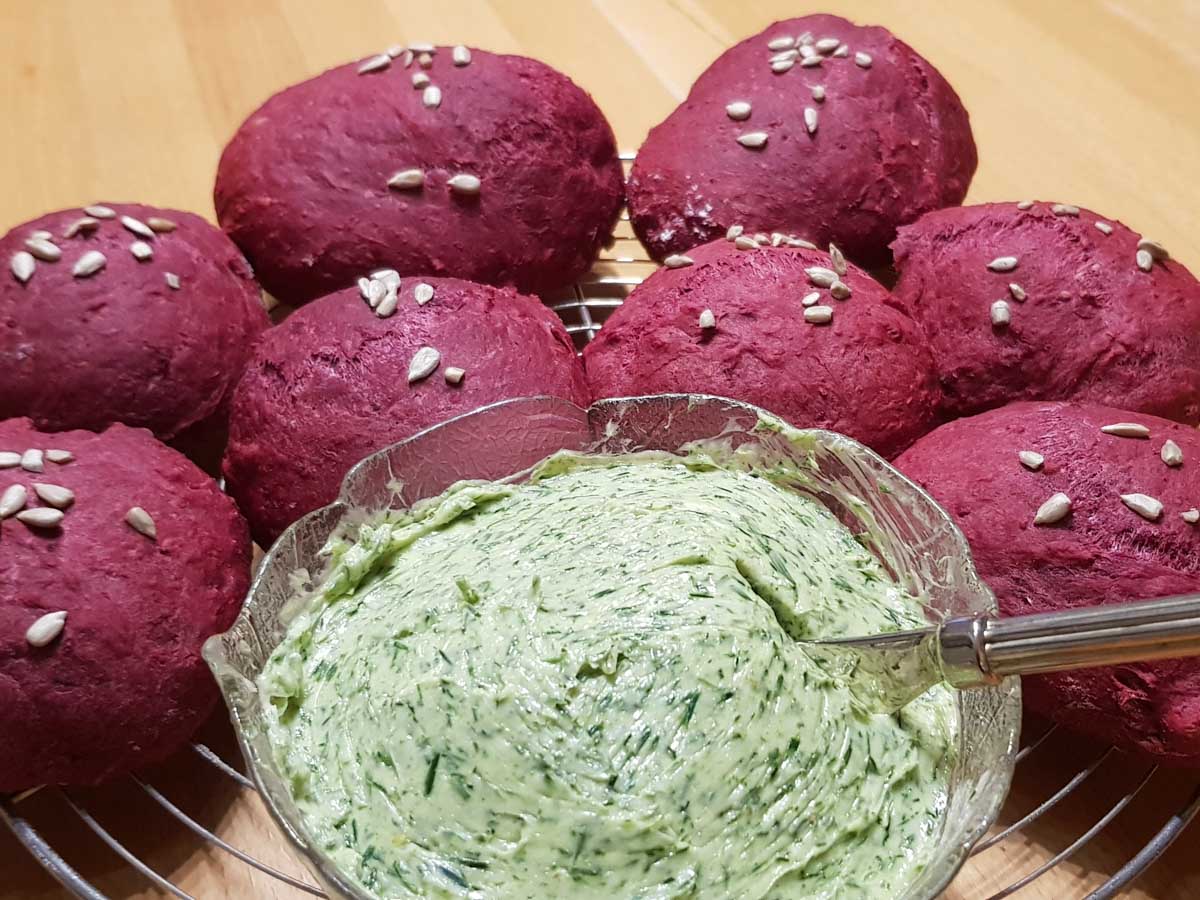 lieblingskraeuter rote beete semmeln copyright bettina soelch