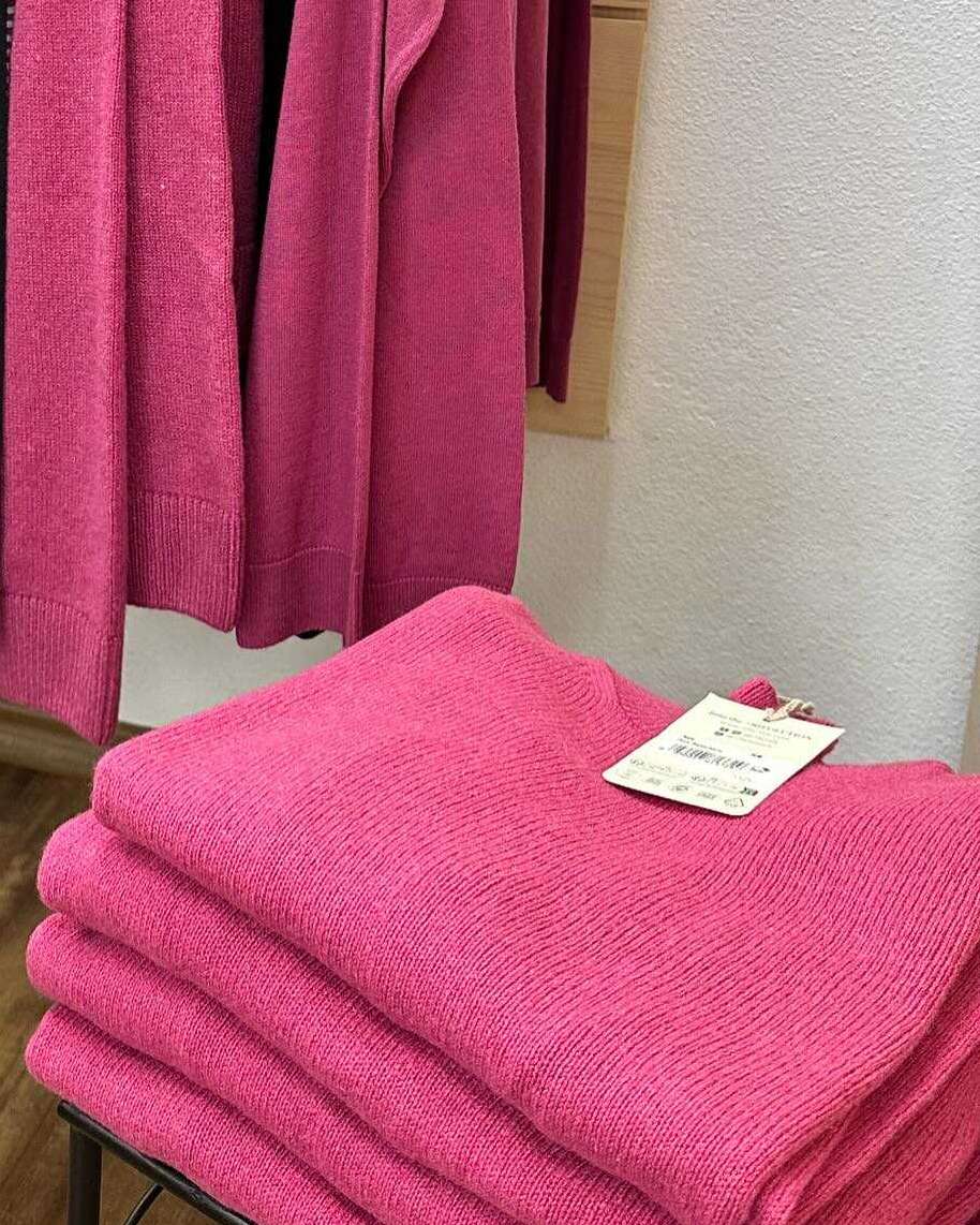 Weicher Strickpullover verschenken. Erhältlich bei Precious Fair Fashion Rosenheim