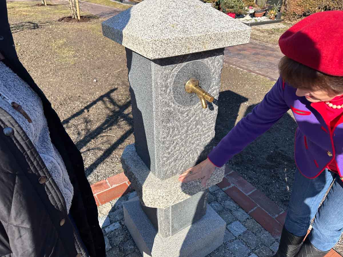 einweihung-trinkwasserbrunnen-friedhof-credit-stadttipps-rosenheim-14