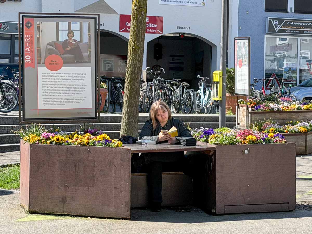 tag des buches lesen vor der stadtbibliothek credit stadttipps rosenheim