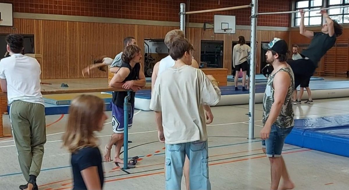 Offenes Parkour-Tricking Training in der Doppelturnhalle des IGG