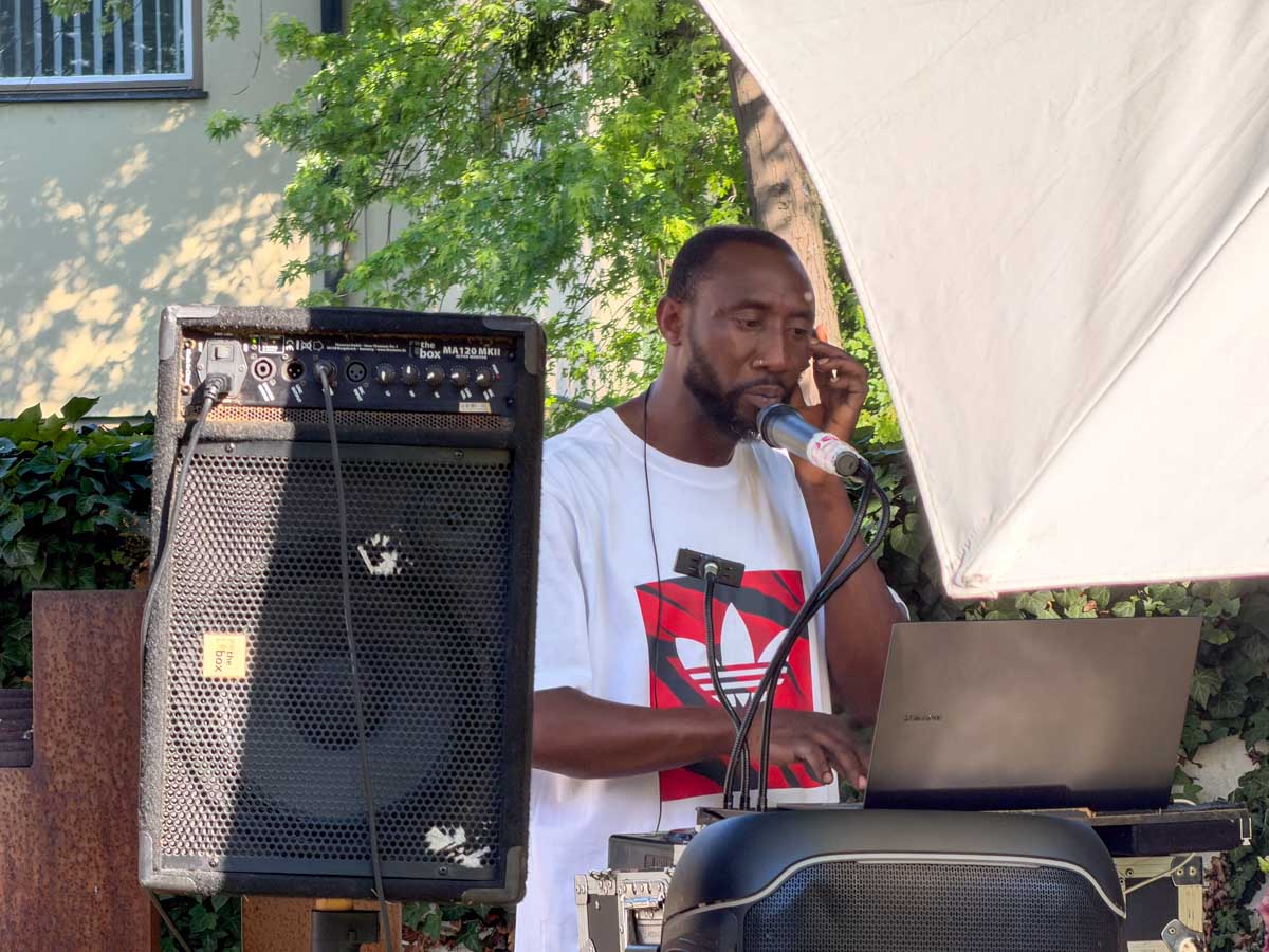 DJ Ausstellungseröffnung Big Promises