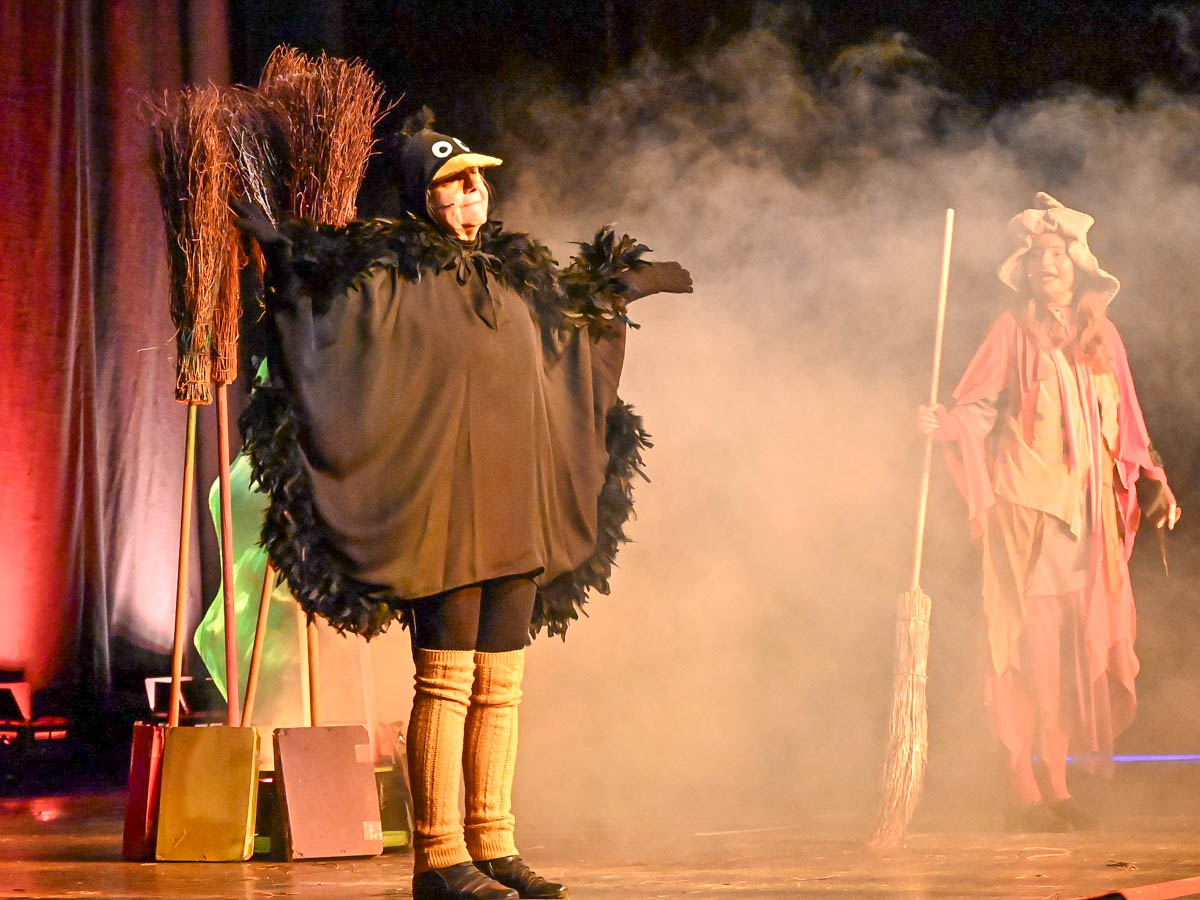 die kleine hexe credit theater rosenheim