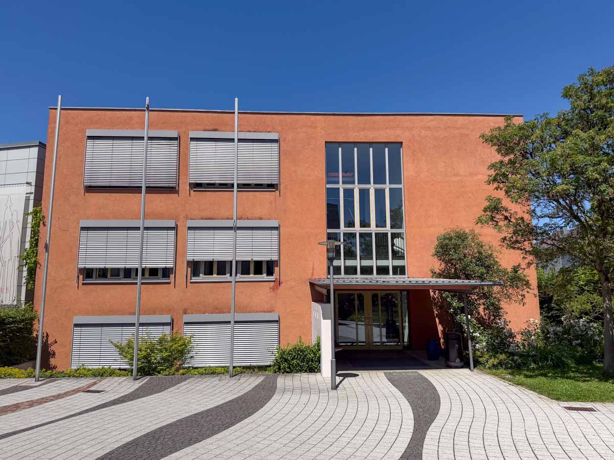 Wand Städtische Realschule für Mädchen - vorher