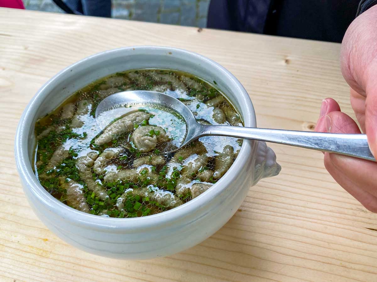Suppenalm Leberspätzlesuppe auf dem Christkindlmarkt Rosenheim