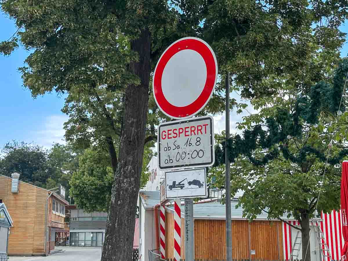 Herbstfestaufbau: Parken auf der Loretowiese ab 28.07.2025 nur noch eingeschränkt möglich.