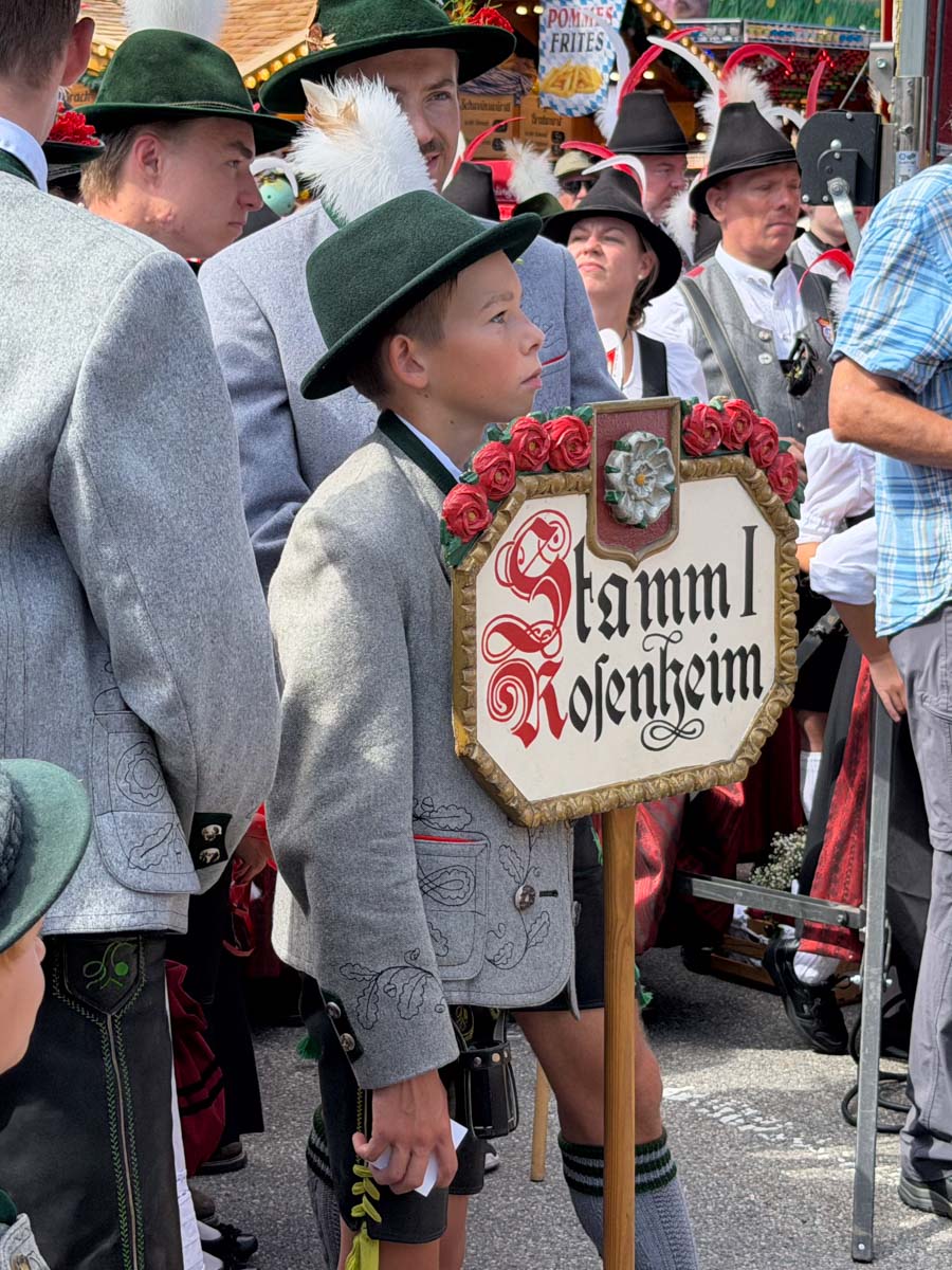 herbstfest rosenheim stamm1 credit stadttipps