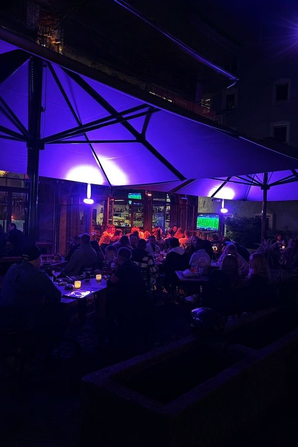 Public Viewing auf der terrasse im RIZZ
