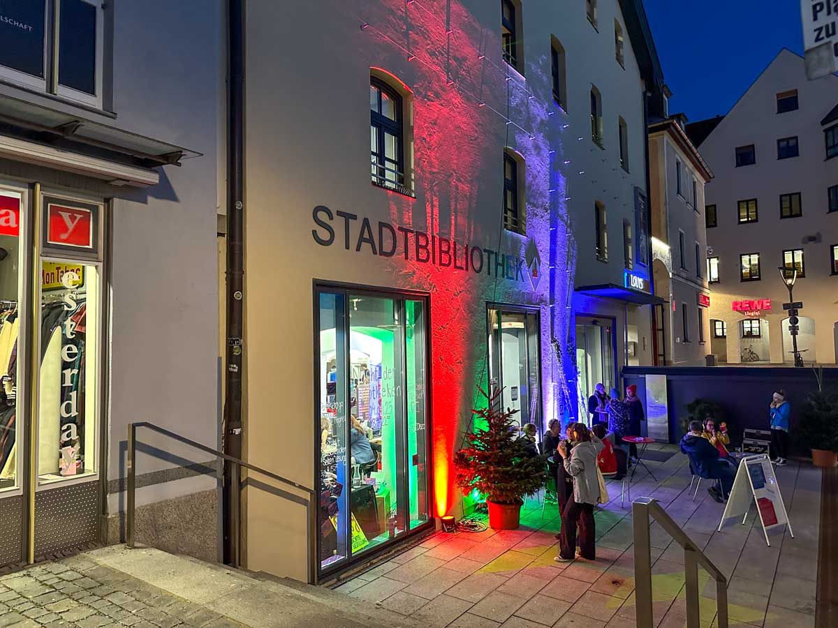 Rosenslam meets Freispruch in der Stadtbibliothek