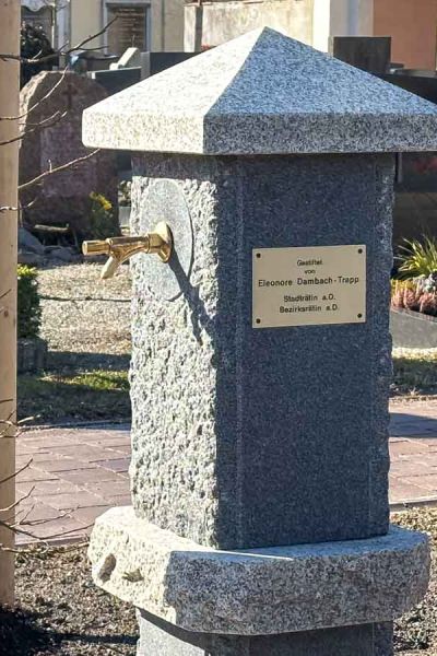 Trinkwasserbrunnen im Friedhof 02