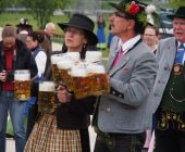 Der Rosenheimer Maibaum steht im Mangfallpark Süd_02