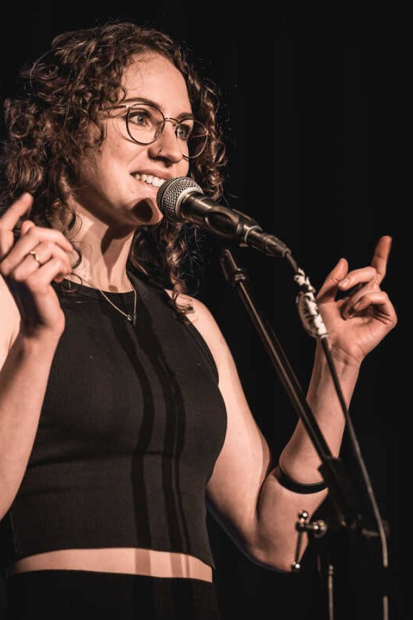 Poetry und Musik: Lotta Emilia kommt in die Theaterinsel