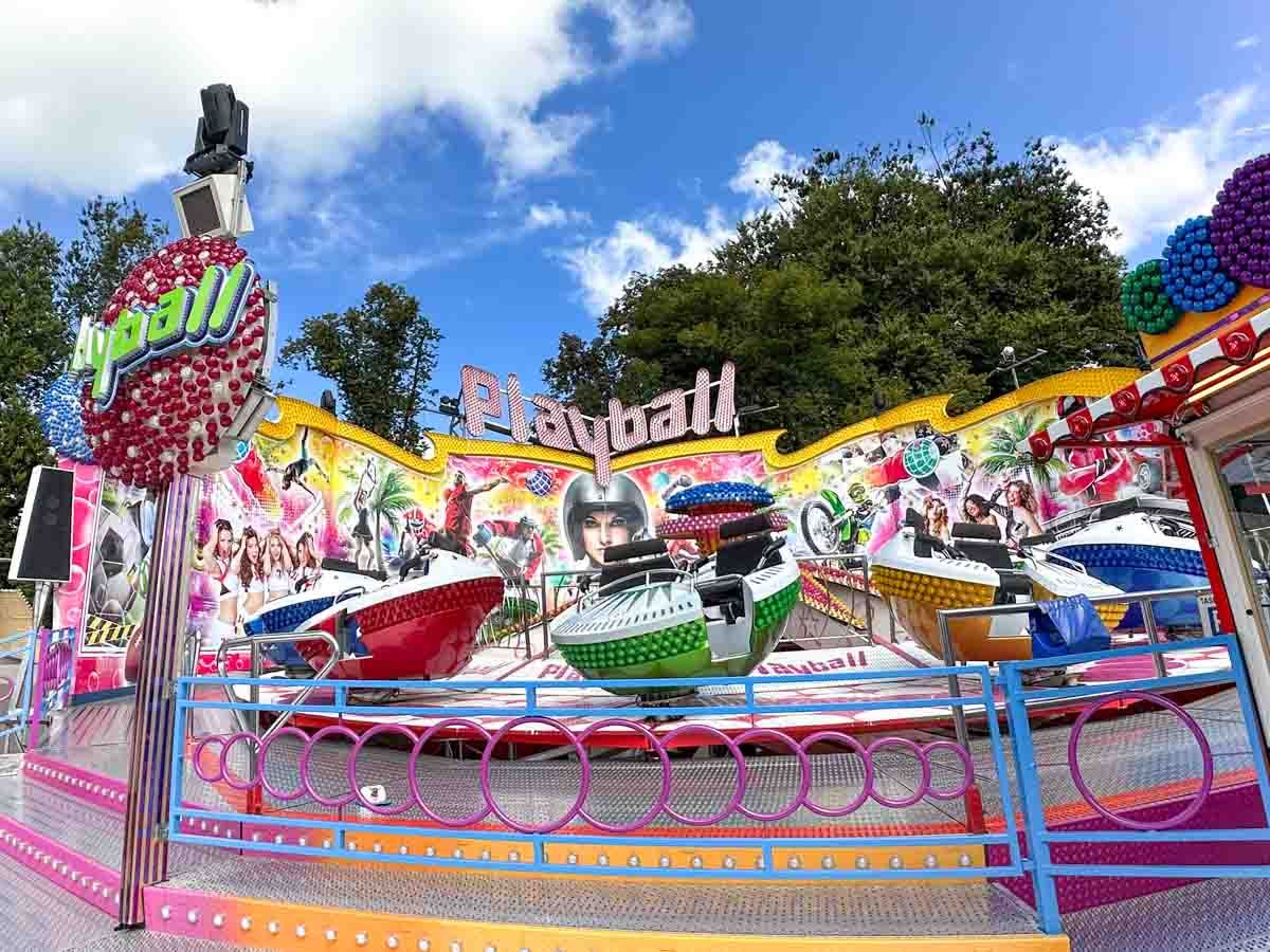 Fahrgeschäft Playball Herbstfest Rosenheim